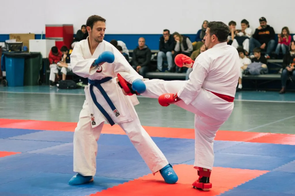 Clases defensa personal para adultos mujeres ninos y hombres en cadiz y malaga